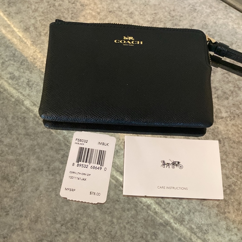 Coach Corner Zip Wristlet New with tags